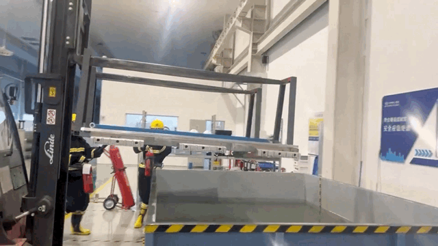 安全相伴 不负当“夏”丨广州检验中心开展高温慰问暨安全生产大检查活动11.gif