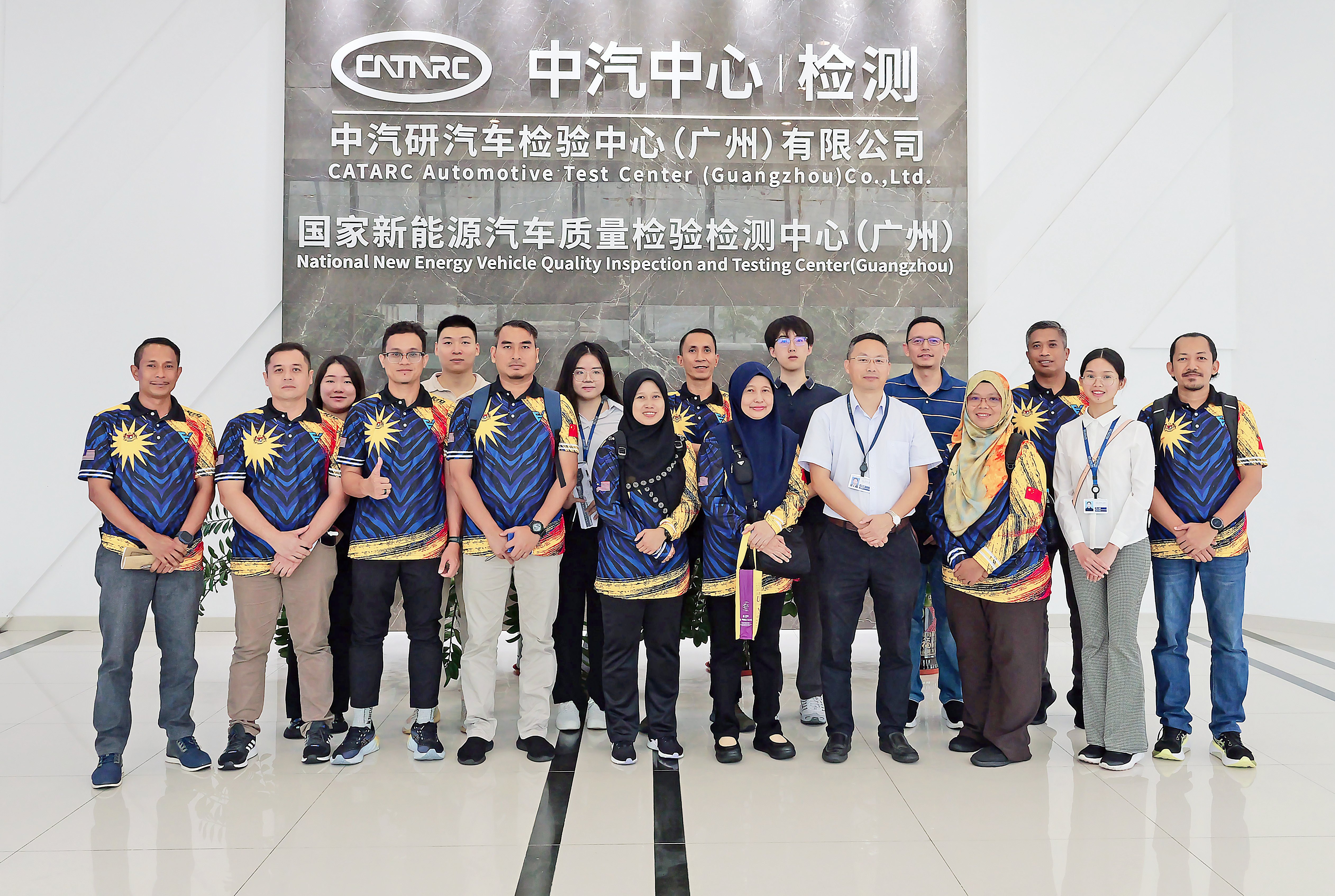 马来西亚交通部道路运输司、马来西亚交通研究院到访广州检验中心1.jpg