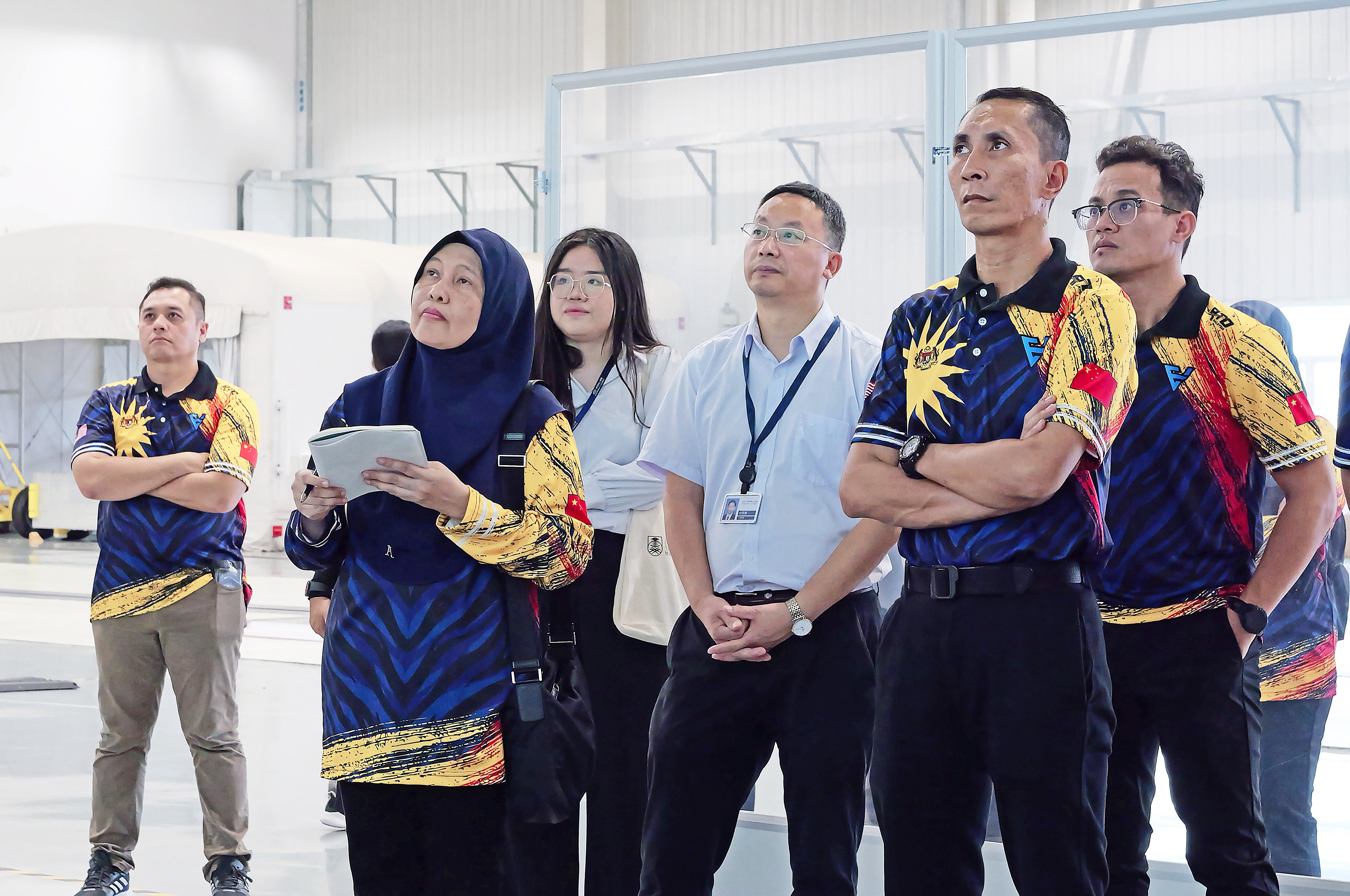 马来西亚交通部道路运输司、马来西亚交通研究院到访广州检验中心3.jpg