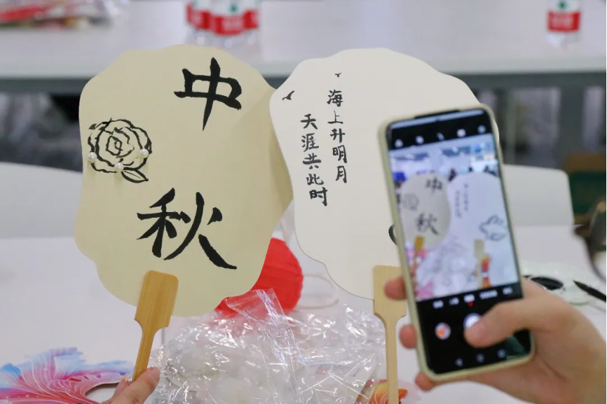 探寻世界的中秋 华人青年共话佳节8.png