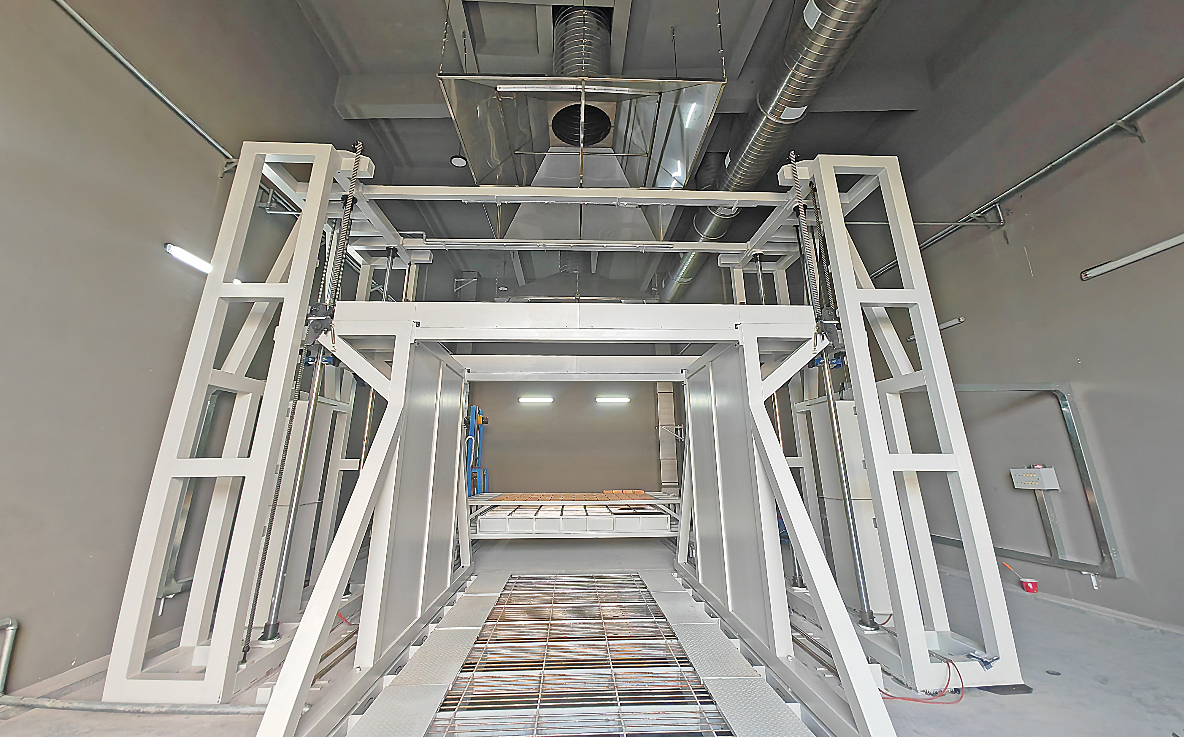 廣州首個(gè)新能源汽車火災(zāi)實(shí)驗(yàn)室揭牌成立2.jpg 廣州首個(gè)新能源汽車火災(zāi)實(shí)驗(yàn)室揭牌成立2.jpg