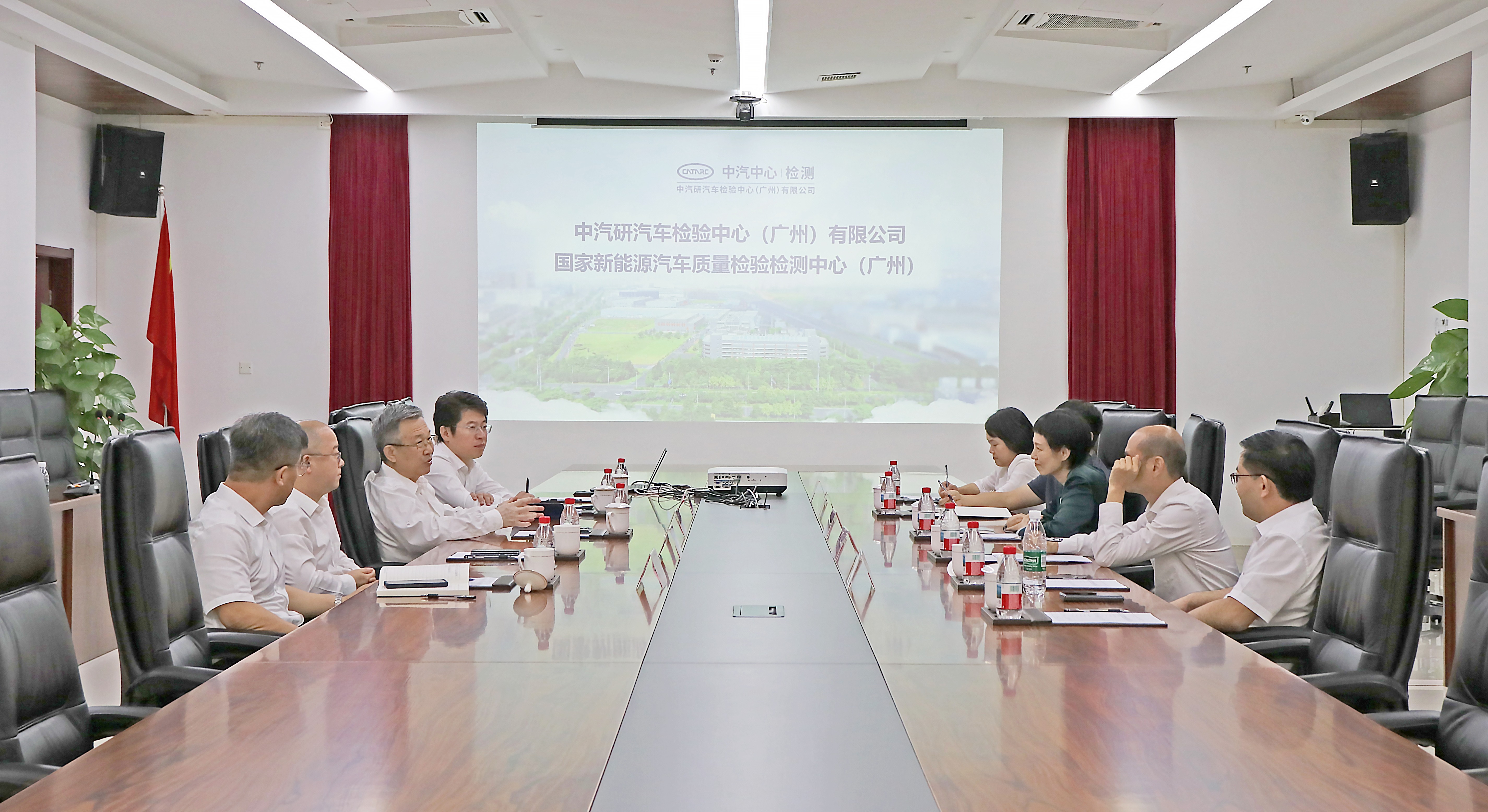 安鐵成在“低空經濟與汽車產業(yè)融合發(fā)展大會”期間會見增城區(qū)主要領導.jpg 安鐵成在“低空經濟與汽車產業(yè)融合發(fā)展大會”期間會見增城區(qū)主要領導.jpg