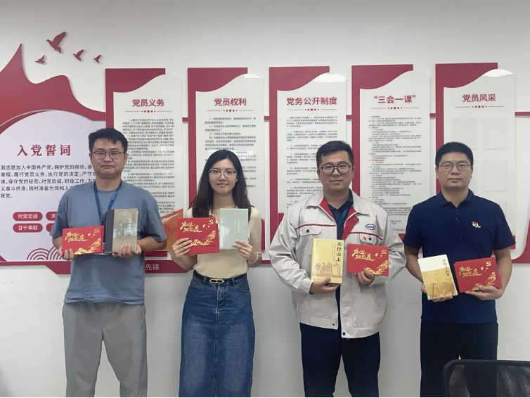 忆初心 强党性 | 整车及飞行汽车党支部开展学习教育集中研讨暨党员集体过“政治生日”主题党日活动2.png