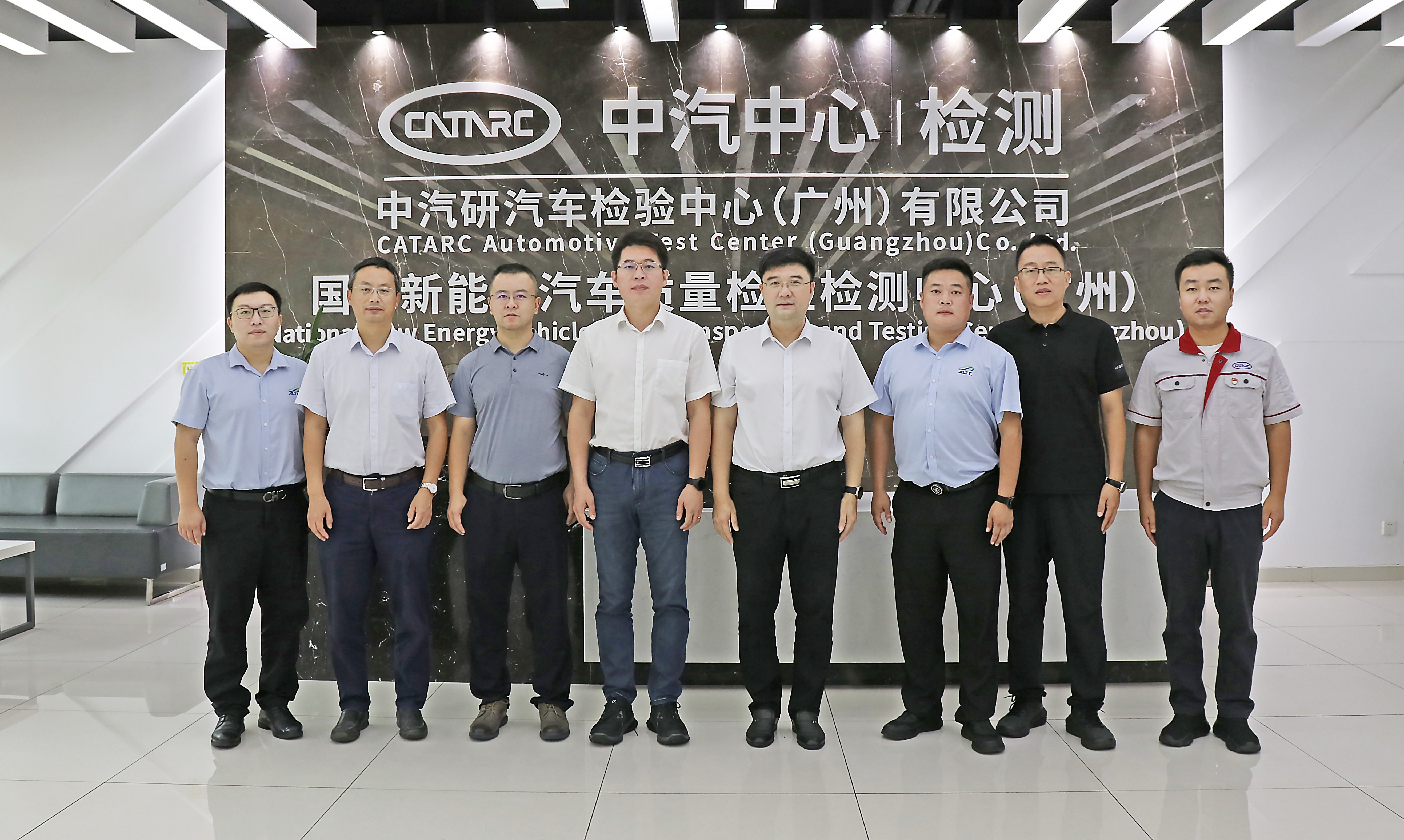 中國汽車工程學會一行到訪廣州檢驗中心2.jpg 中國汽車工程學會一行到訪廣州檢驗中心2.jpg
