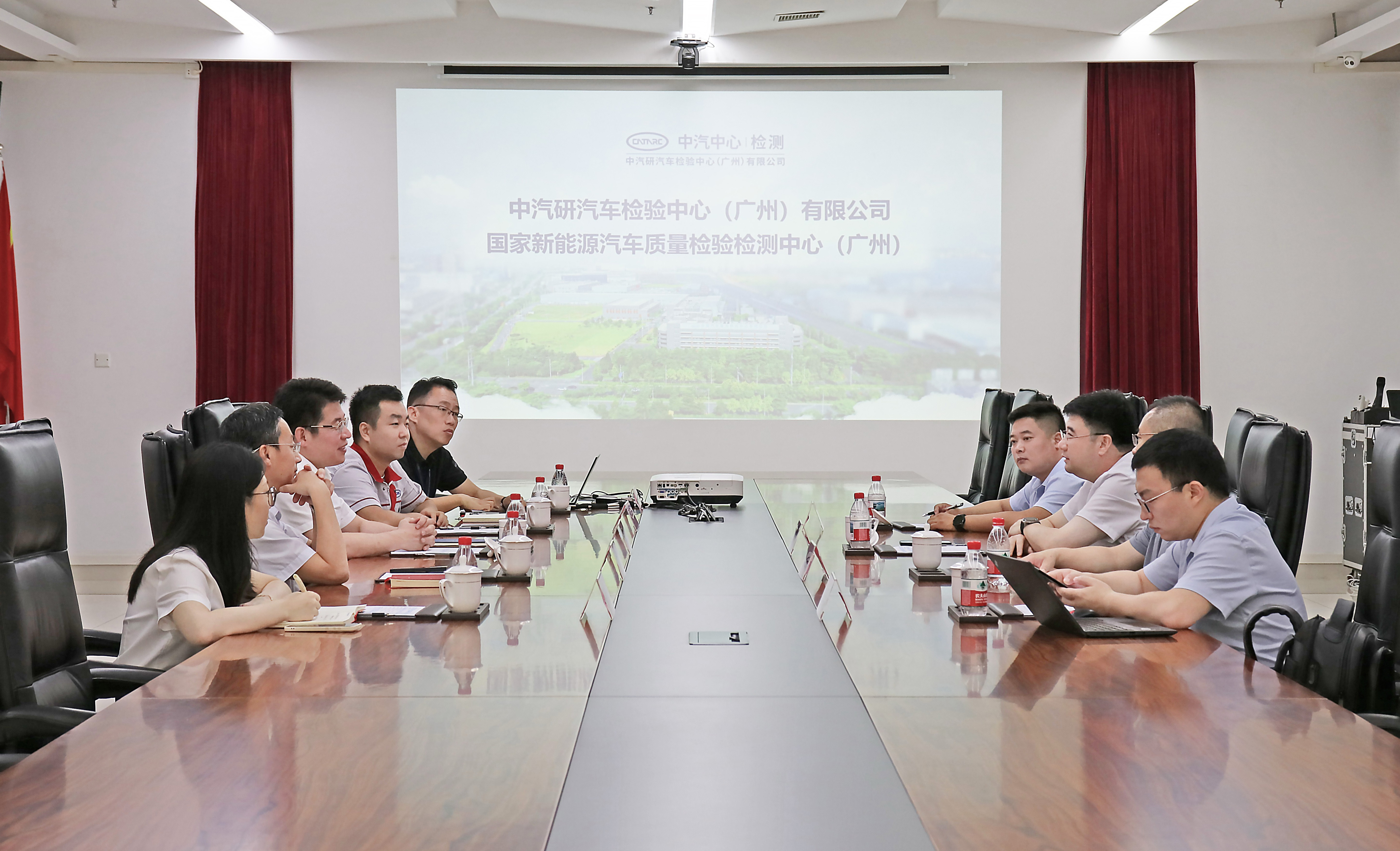 中國汽車工程學會一行到訪廣州檢驗中心1.jpg 中國汽車工程學會一行到訪廣州檢驗中心1.jpg