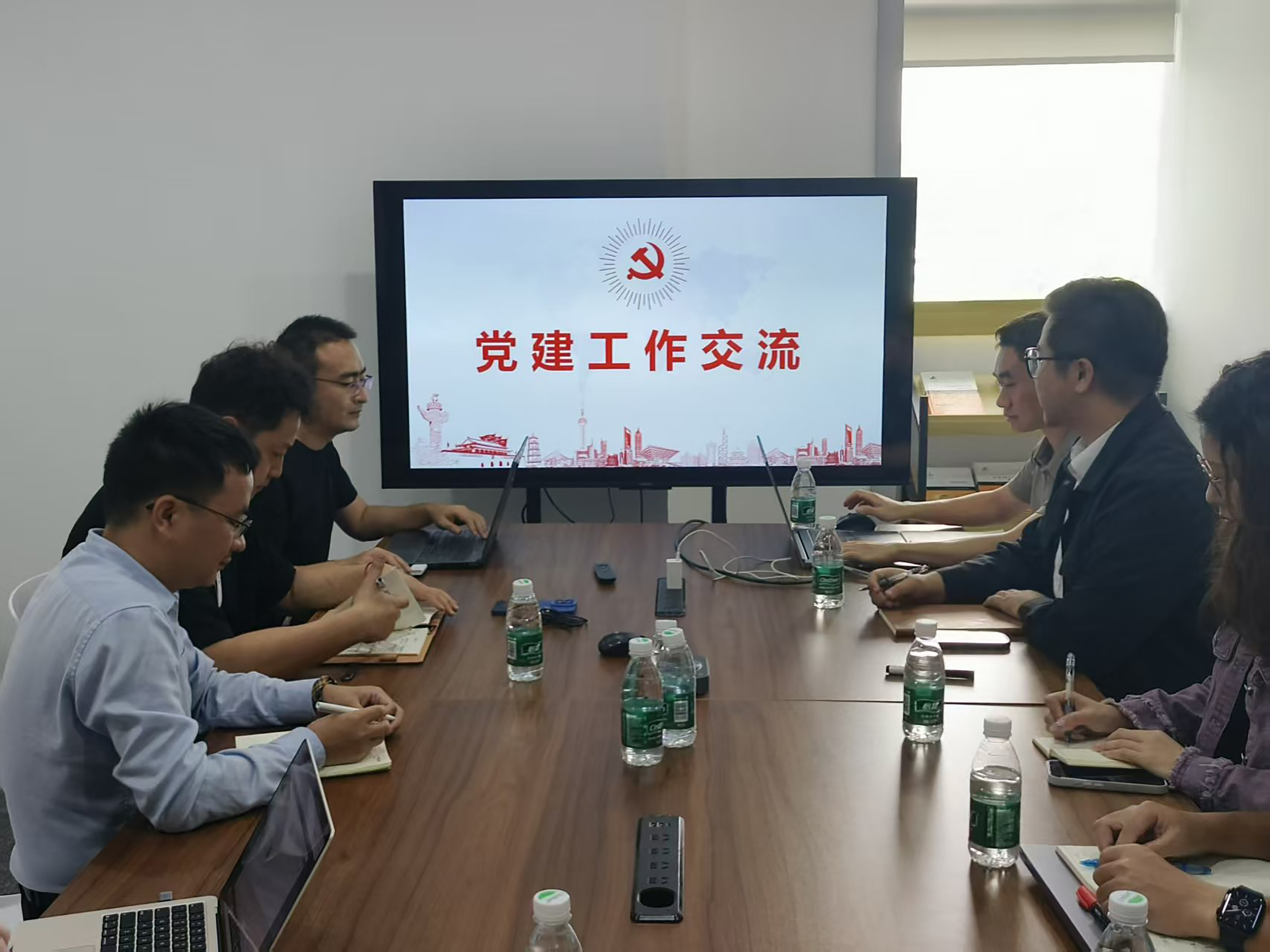 党建引领 产业共兴 | 整车及飞行汽车党支部联学共探低空经济新路径4.jpg