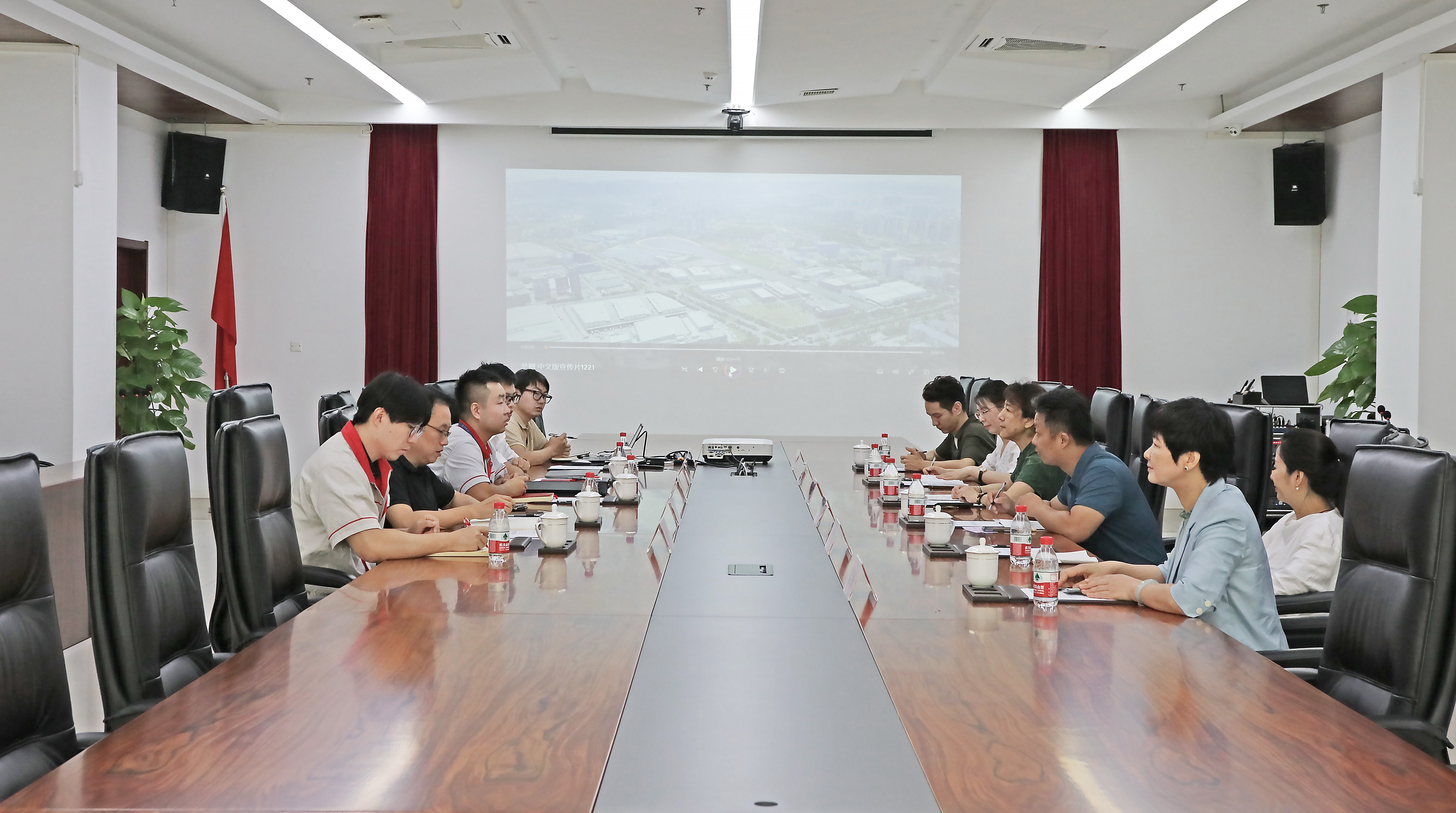 国家市场监督管理总局发展研究中心一行到访广州检验中心2.jpg