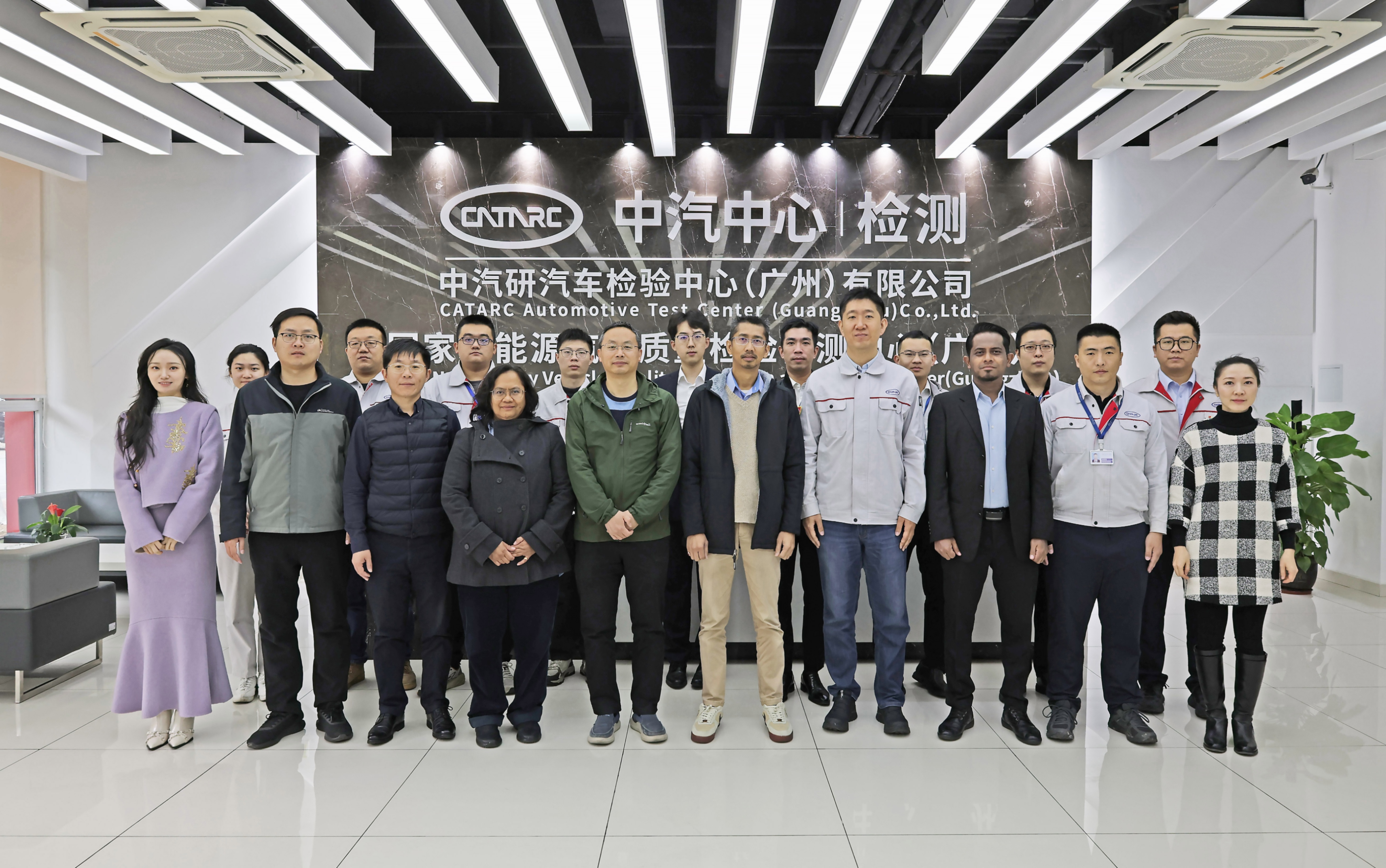 马来西亚宝腾汽车一行到访广州检验中心2.jpg 马来西亚宝腾汽车一行到访广州检验中心2.jpg